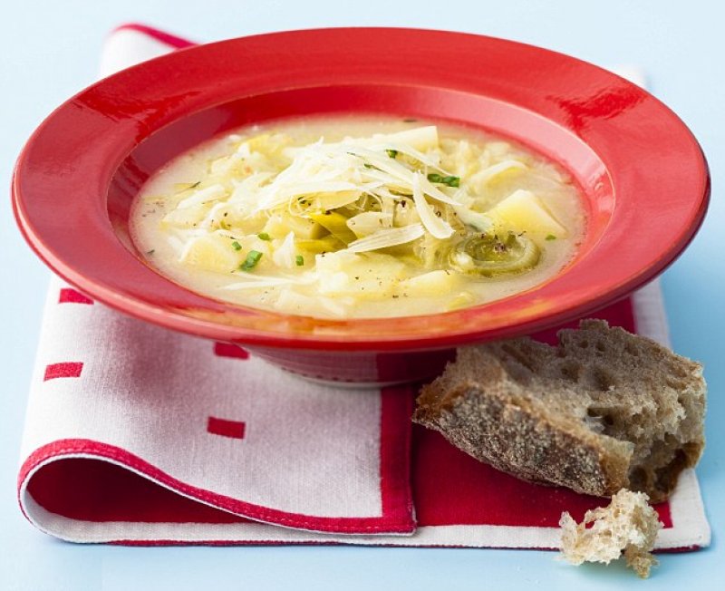 Banging apple, cider and onion soup