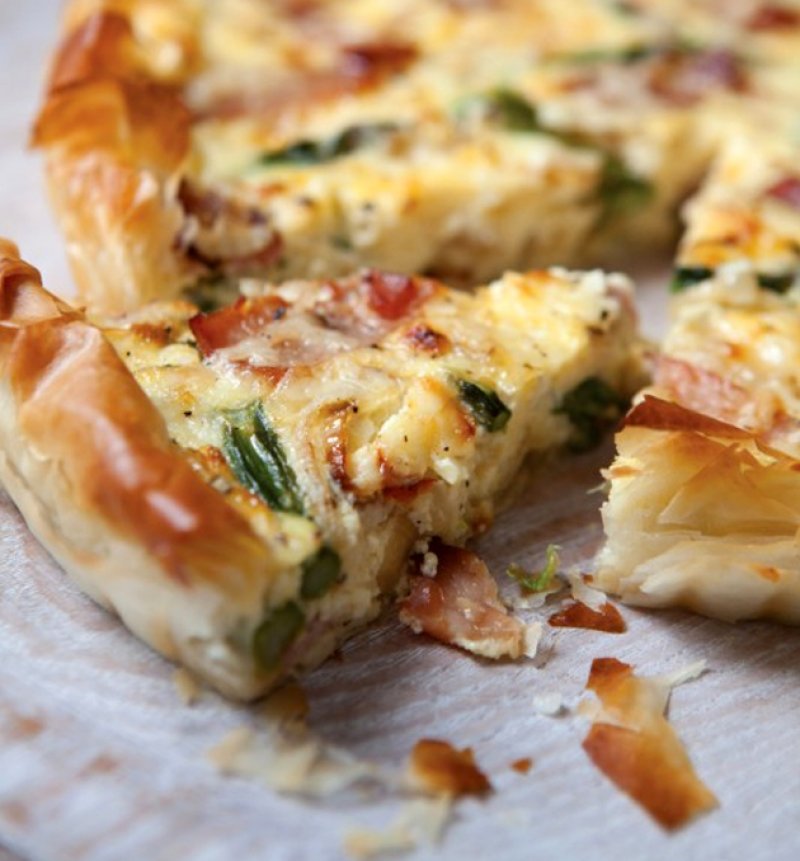 Egg, bacon and asparagus flan