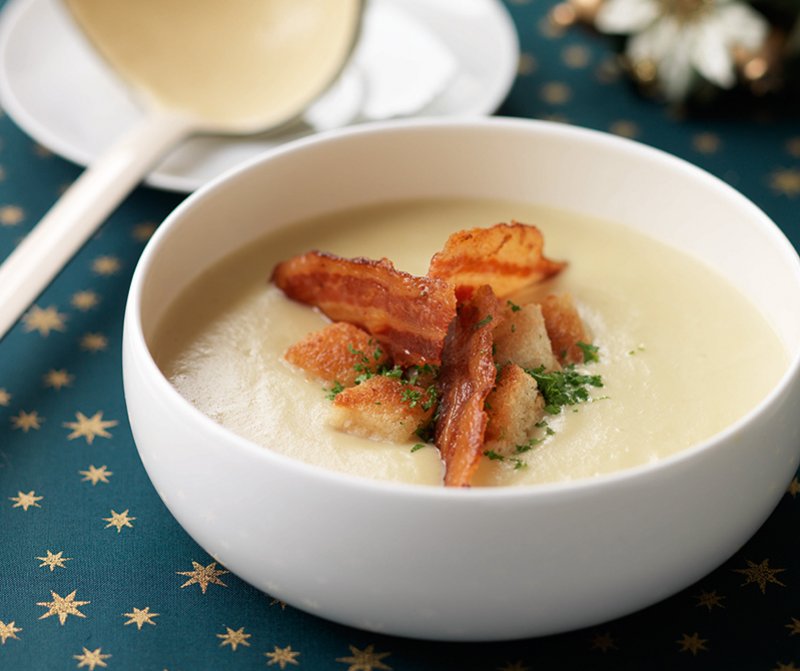 Jerusalem artichoke soup with bacon croutons